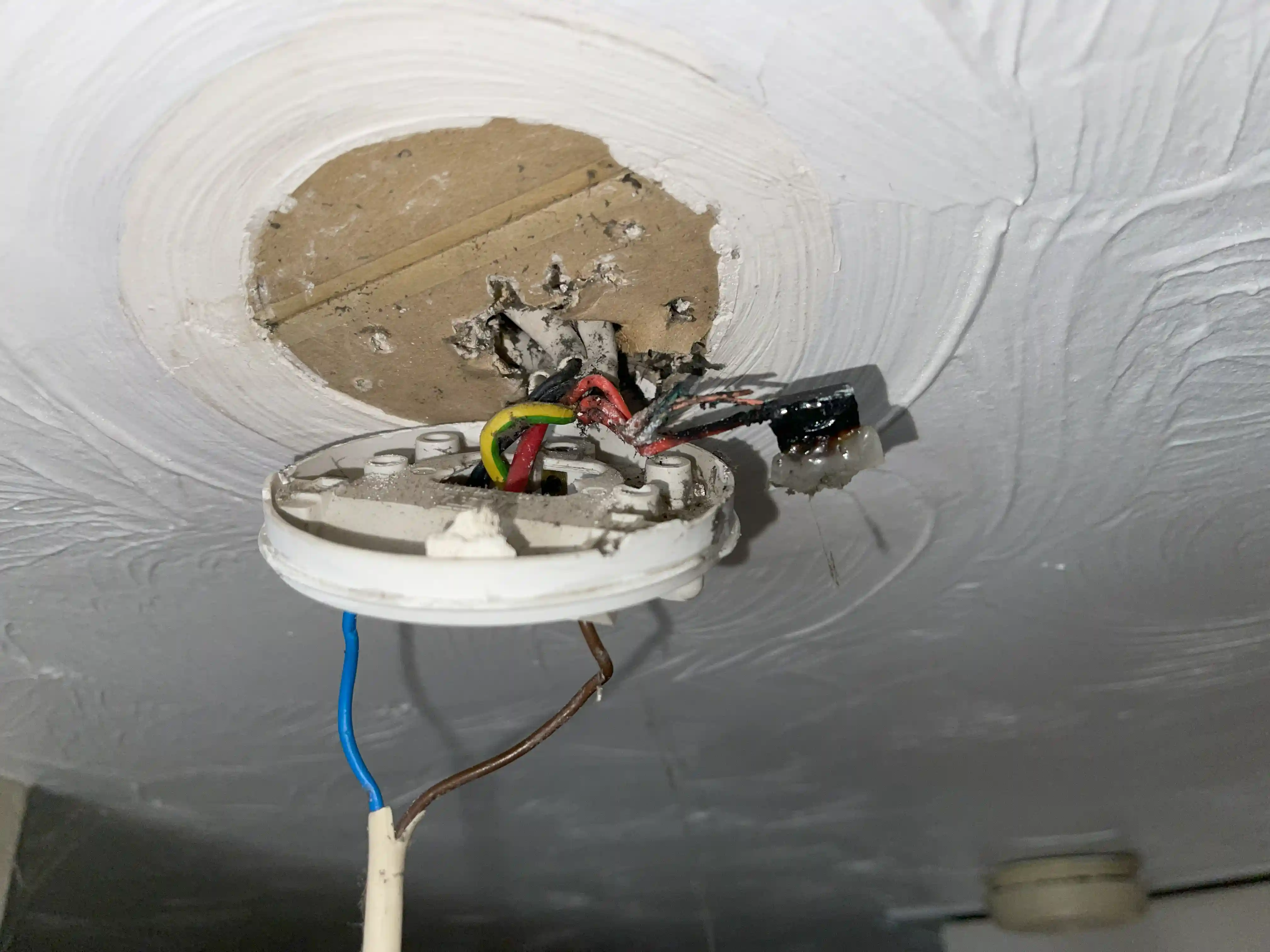 24 Hours Emergency Electrician near Swiss Cottage